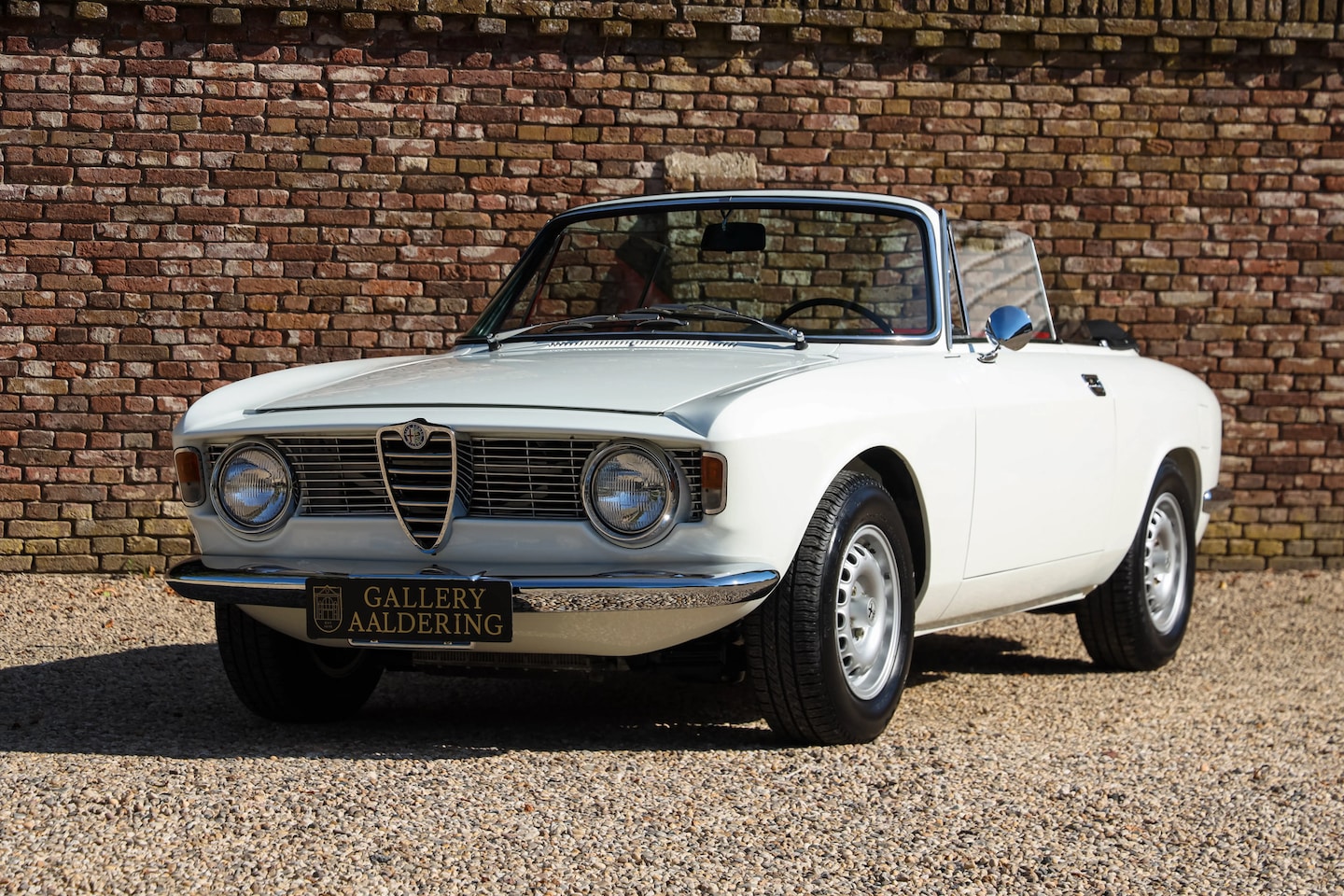 Alfa Romeo Giulia - GTC "Comprehensively restored by Epifani in Berkely Ca." "Restored by Epifani in Berkely C - AutoWereld.nl