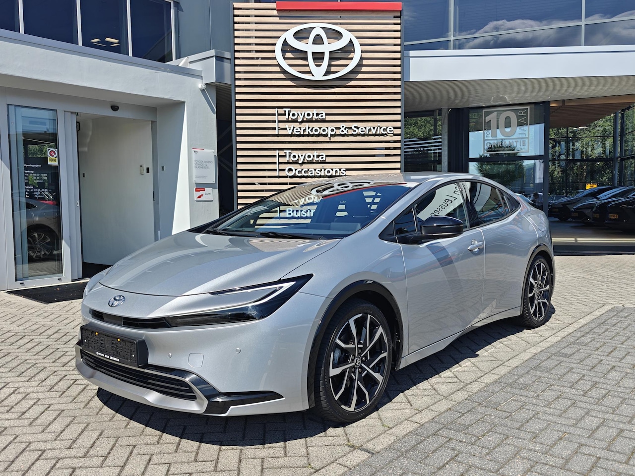 Toyota Prius - 2.0 Plug-in Hybrid 220 PARK-SENSOREN KEYLESS STOEL/STUURVERW CAMERA APPLE/ANDROID DAB+ LM- - AutoWereld.nl