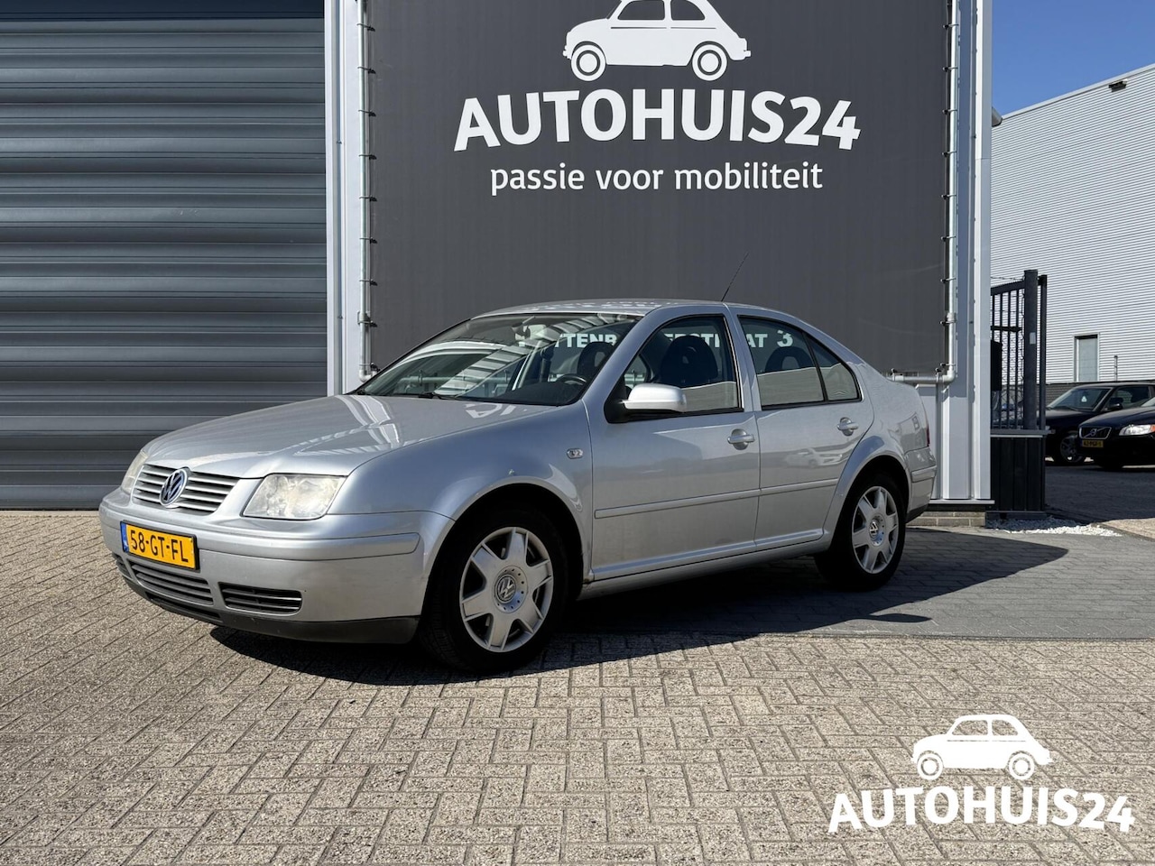 Volkswagen Bora - 2.0 Highline APK03-2027|Trekhaak|Cruise|Clima - AutoWereld.nl