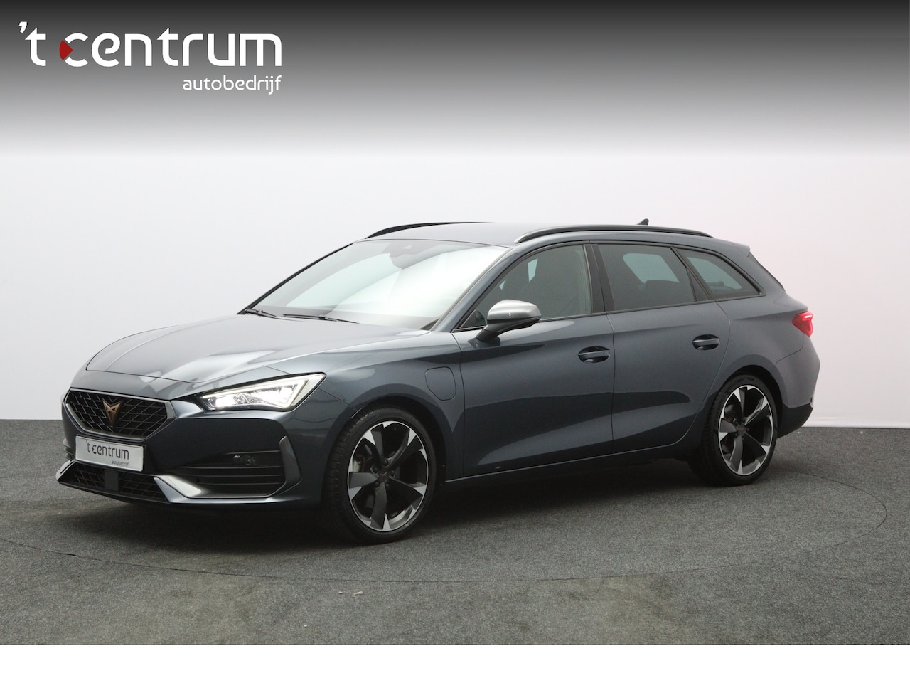 CUPRA Leon Sportstourer - 1.4 e-Hybrid 204 PK Business PHEV, Trekhaak, Carplay, Adap. Cruise Control, Winterpakket - AutoWereld.nl