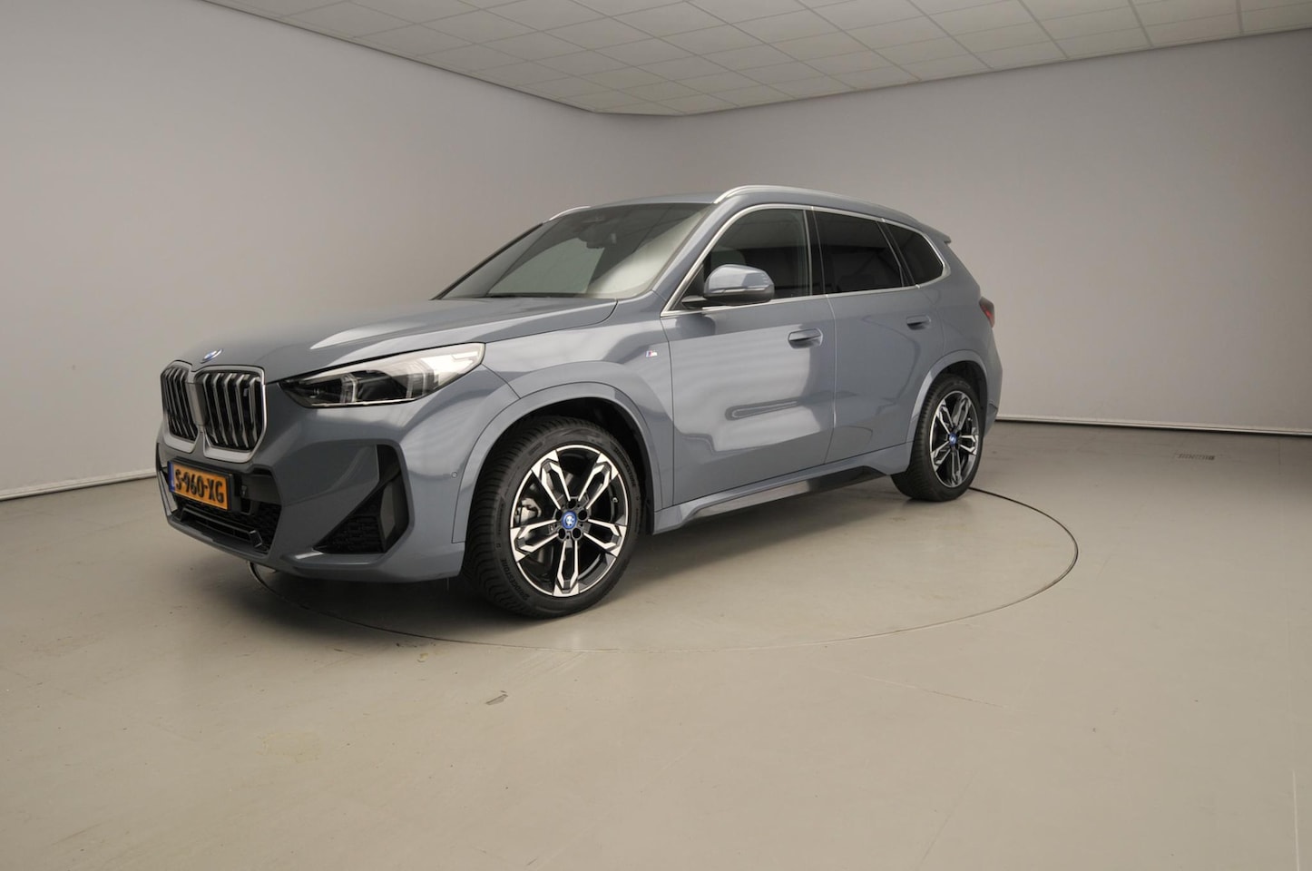 BMW iX1 - xDrive30 | M-Sportpakket | LED | Navigatie | Active cruise | Stoelverwarming | Keyles go | - AutoWereld.nl