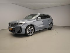 BMW iX1 - xDrive30 | M-Sportpakket | LED | Navigatie | Active cruise | Stoelverwarming | Keyles go |