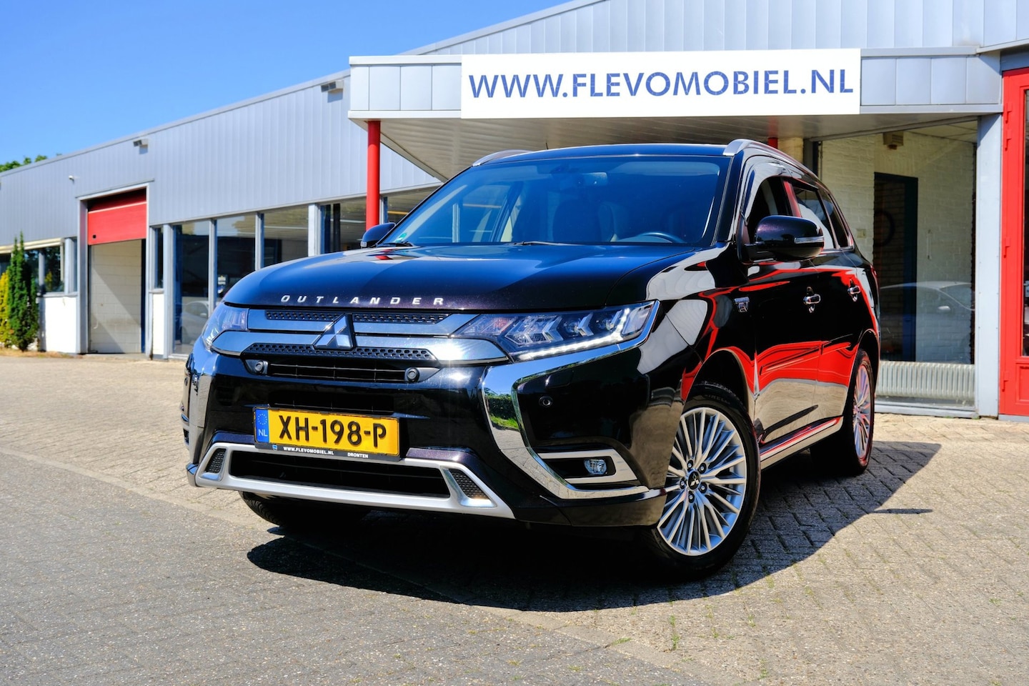 Mitsubishi Outlander - 2.4 PHEV Intense+ Aut. Pano|Leder-Alcantara|Cam|LMV - AutoWereld.nl