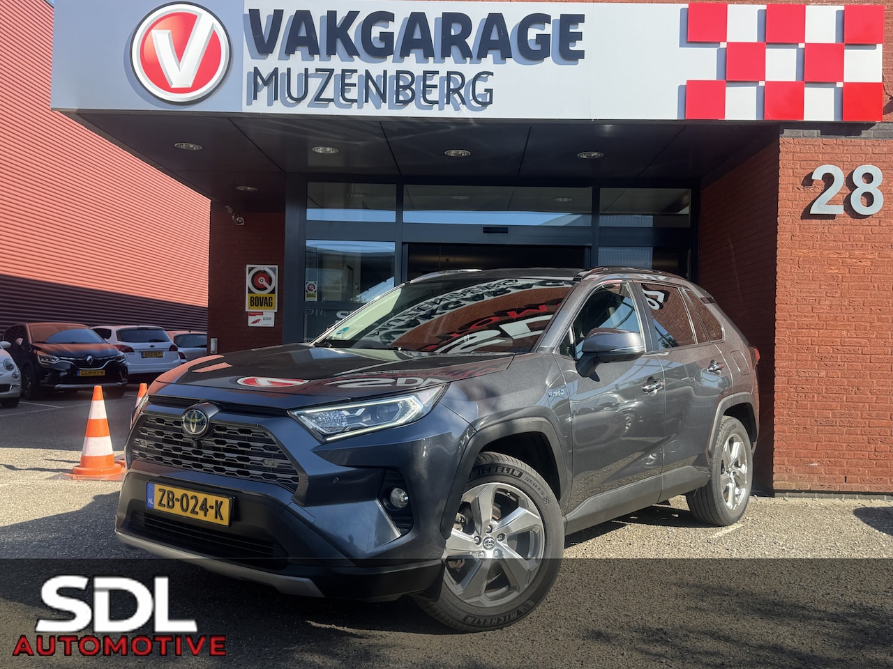 Toyota RAV4 - 2.5 Hybrid AWD Executive // MEMORY SEATS // JBL PREMIUM AUDIO // LEDEREN BEKLEDING // 1650 - AutoWereld.nl