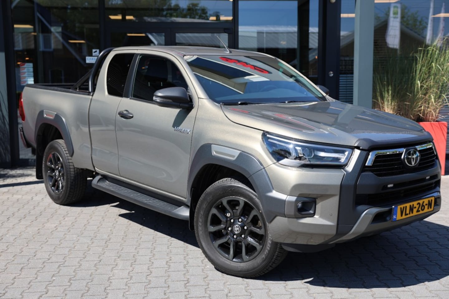 Toyota HiLux - 2.8 D-4D X-TRA CAB INVINCIBLE A/T 4WD VAN - AutoWereld.nl