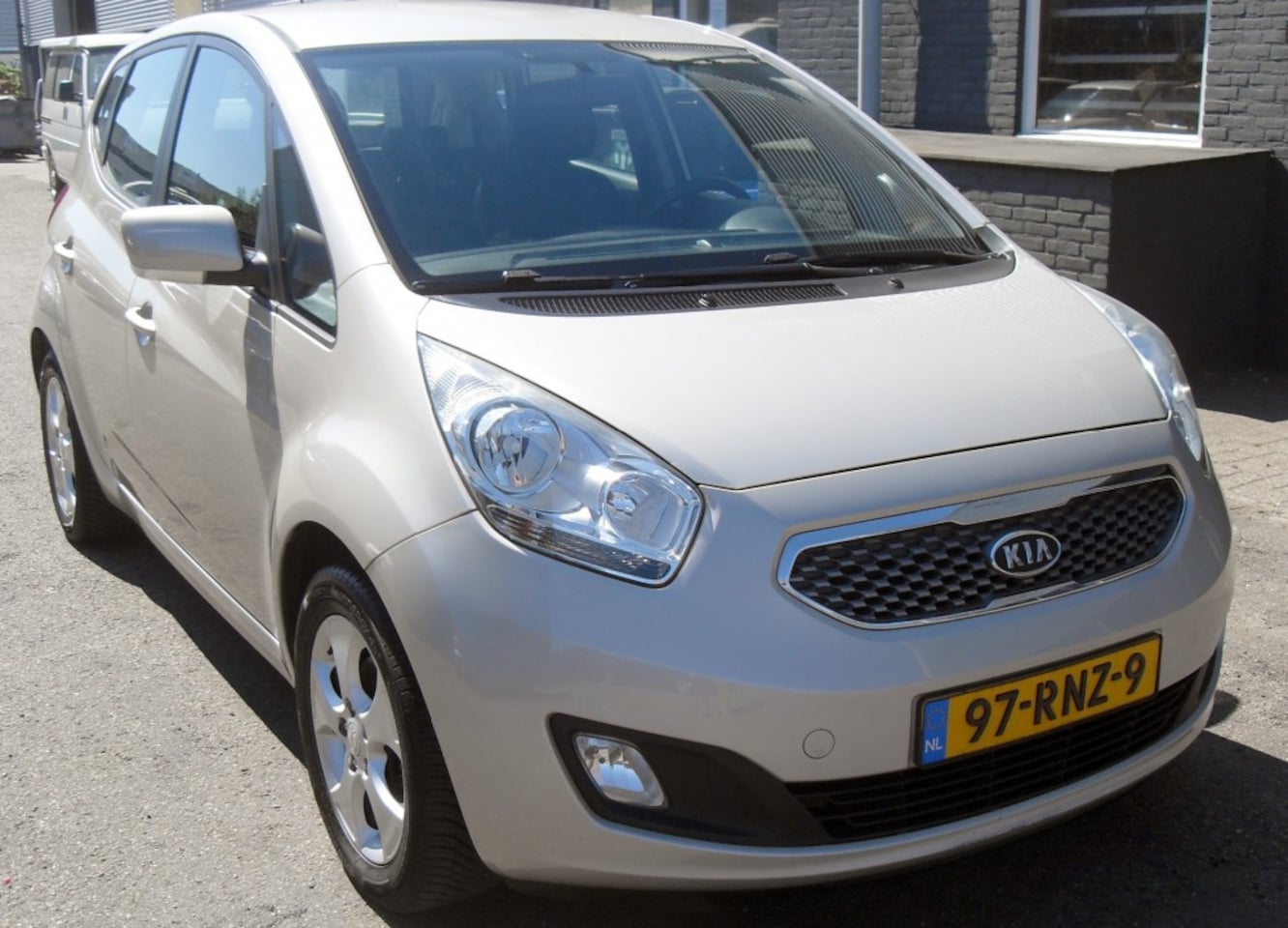 Kia Venga - 1.6 CVVT ecutive AIRCO - AutoWereld.nl