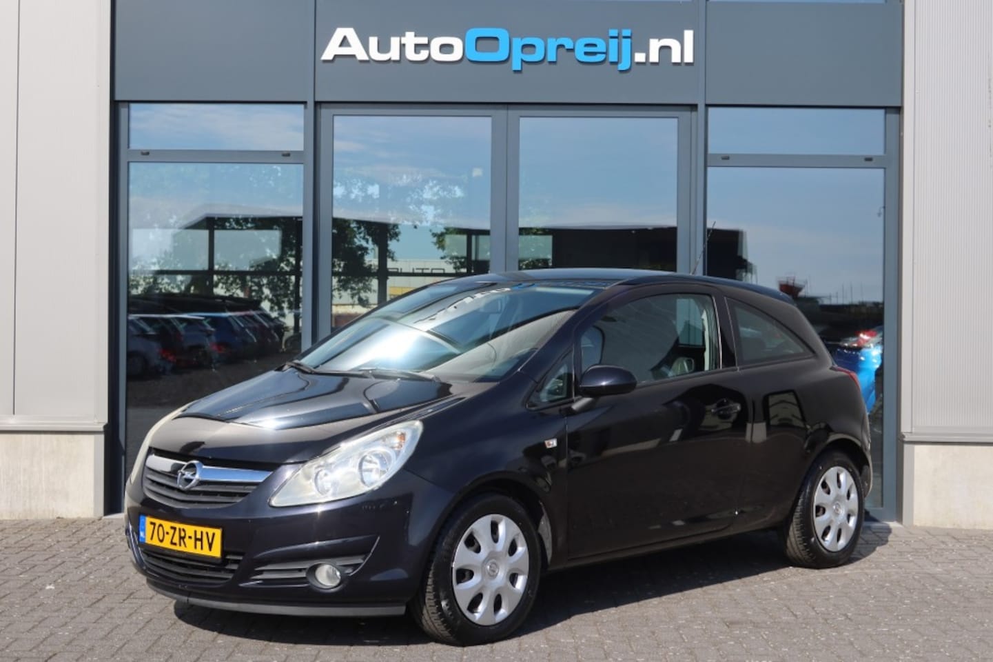 Opel Corsa - 1.2-16V ENJOY airco 3 drs. Extreem lage KM tand ! - AutoWereld.nl