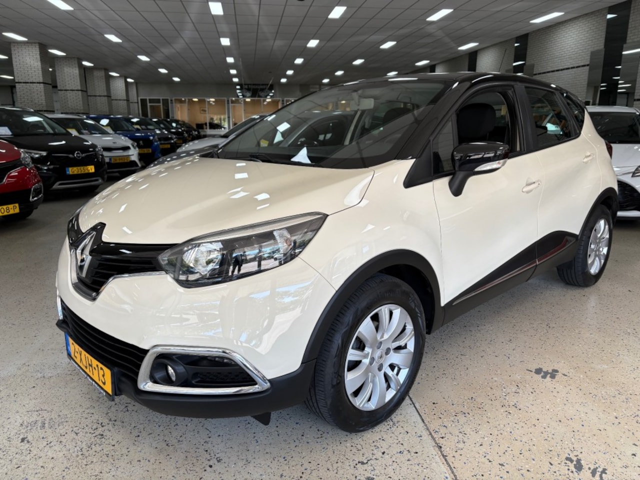 Renault Captur - TCE Navigatie PDC Airco NL auto NAP Keyless LM - AutoWereld.nl