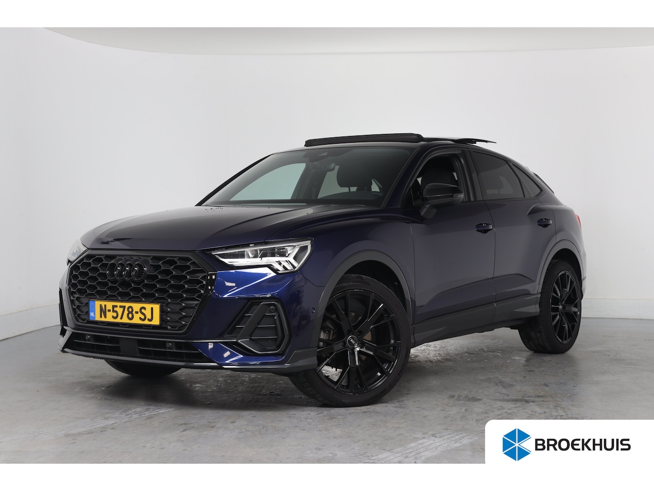 Audi Q3 Sportback - 35 TFSI Business Edition | Open Dak | Black Pack | Sportstoelen | LED | Virtual | Sfeerver - AutoWereld.nl