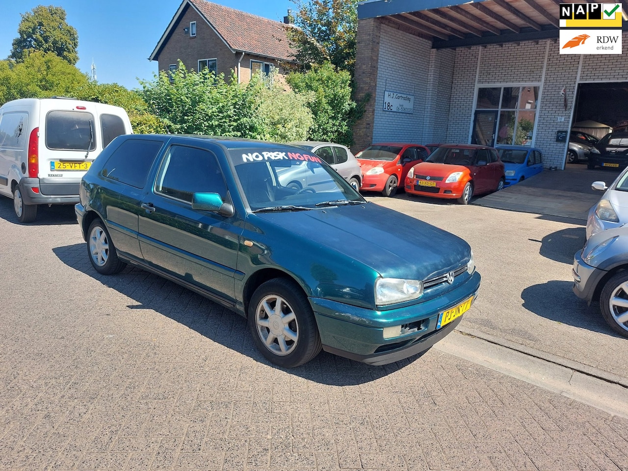 Volkswagen Golf - 1.8 GL Met Nieuwe APK 2 Jaar 2028 - AutoWereld.nl