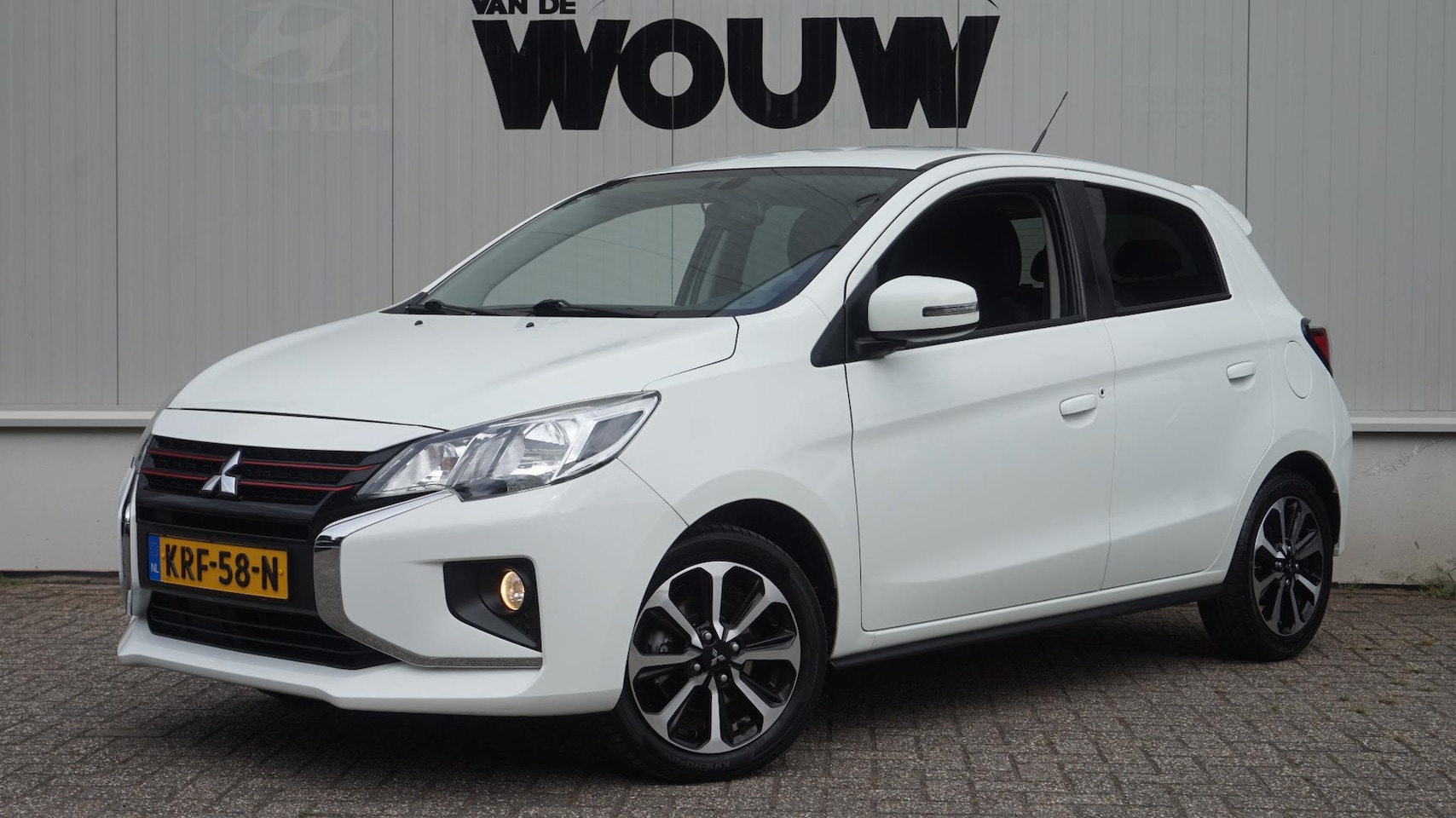 Mitsubishi Space Star - 1.2 Scherp rijklaar geprijsd! Climate Control | Cruise Control | Keyless | Apple Carplay/A - AutoWereld.nl