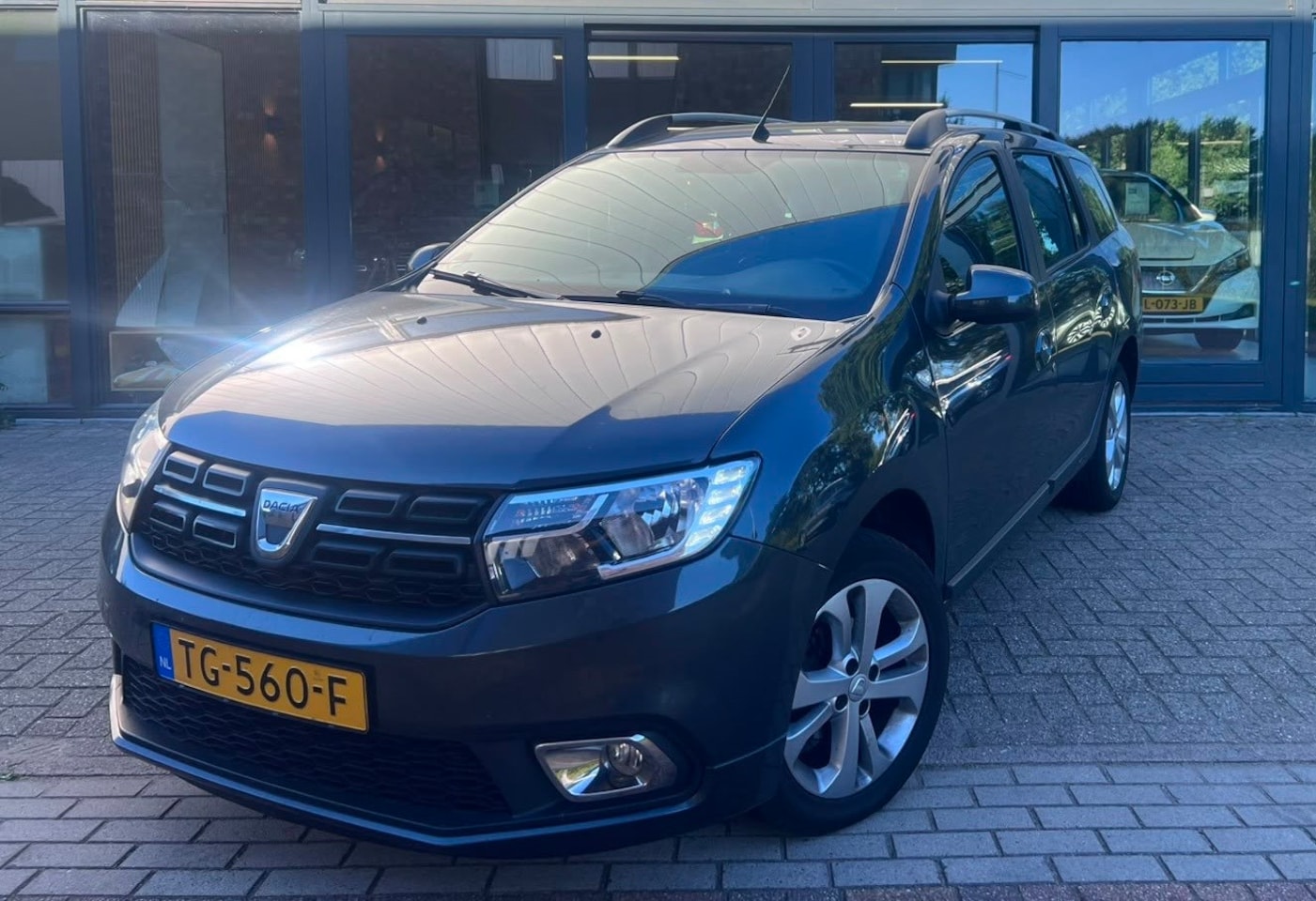 Dacia Logan MCV - 0.9 TCe Bi-Fuel Laureate | LPG | Trekhaak | Cruise-Control | Camera | Airco | - AutoWereld.nl