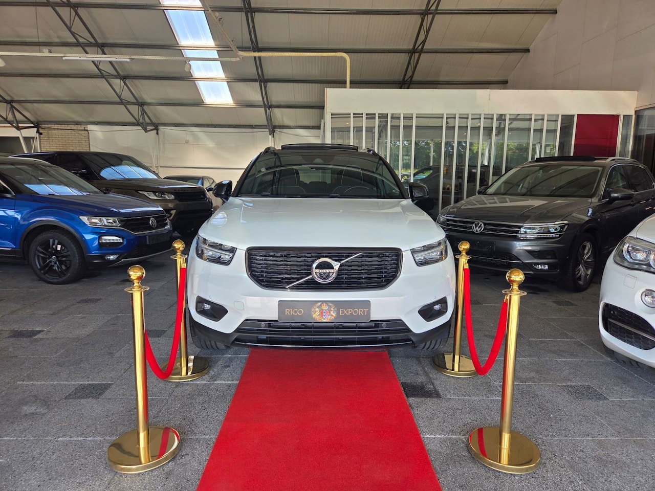 Volvo XC40 - R-Design! 4X4! PANORAMA ! 190pK! FULL!! - AutoWereld.nl