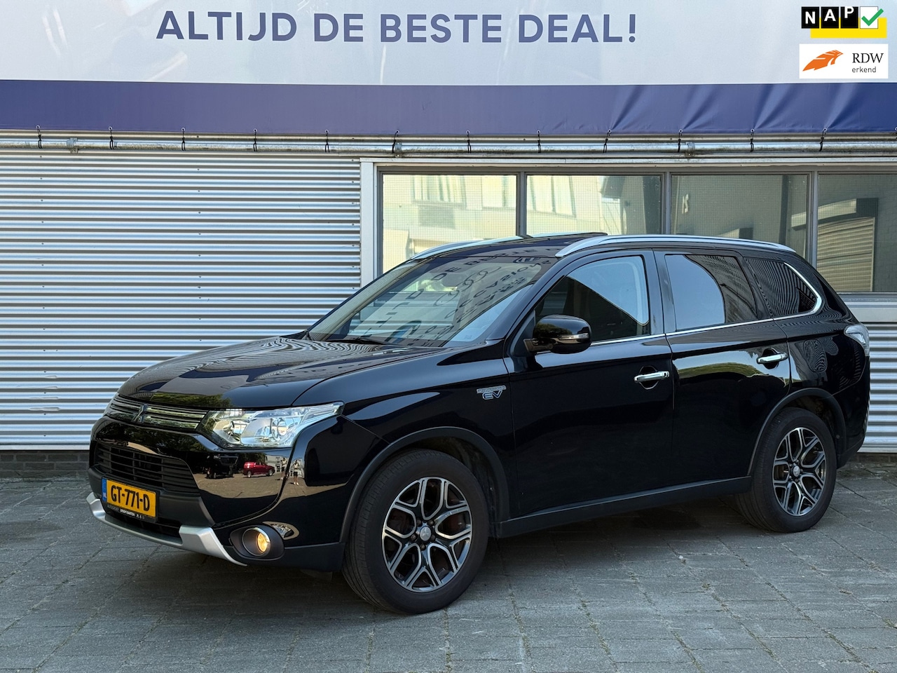 Mitsubishi Outlander - 2.0 PHEV Limited Edition X-Line l Schuifdak l Leder l Trekhaak l Climate l Camera l Cruise - AutoWereld.nl