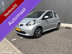Toyota Aygo - 1.0-12V automaat + hele lage km stand nieuwe apkkeuring+ Grotebeurt