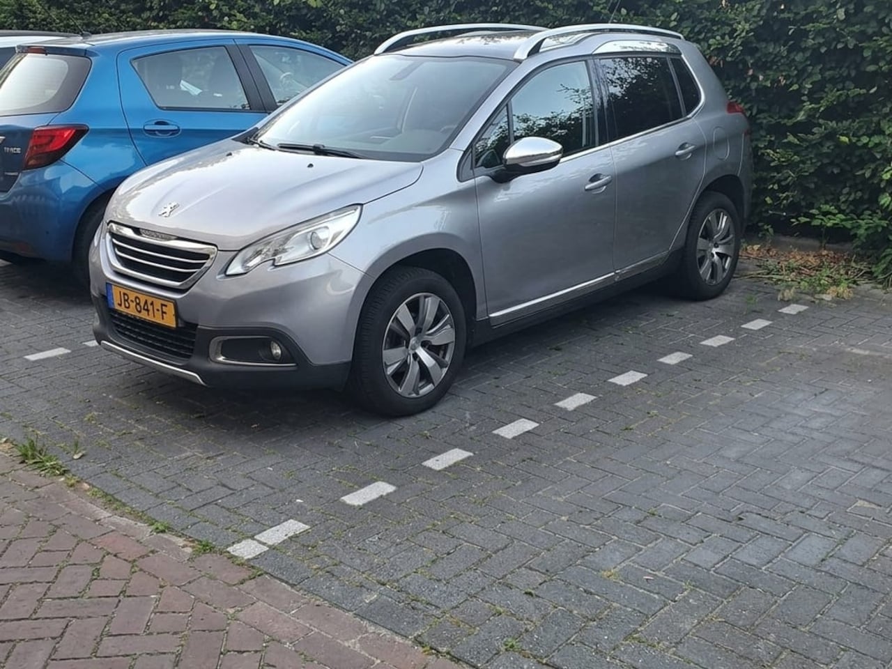 Peugeot 2008 - 1.2 PureTech Allure - AutoWereld.nl