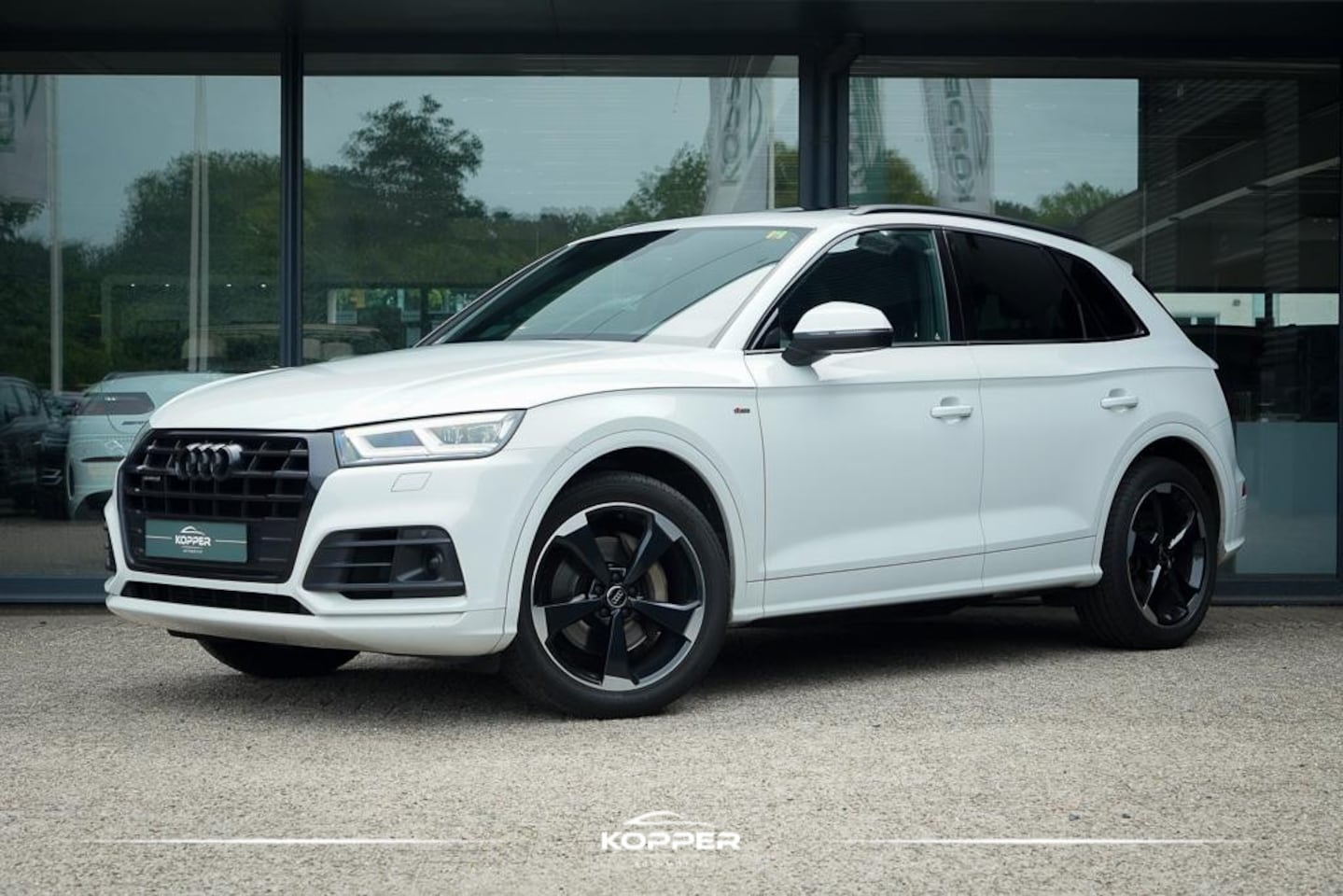 Audi Q5 - 3.0 TDI quattro Sport S Line Black Edition / Pano / Leder / Luchtvering / Adaptive Cruise - AutoWereld.nl