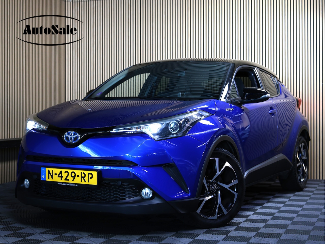 Toyota C-HR - 1.8 Hybrid Business Ultimate NAVI CRUISE LANE CLIMA CAMERA STOEL VW KEYLSS START "19 - AutoWereld.nl