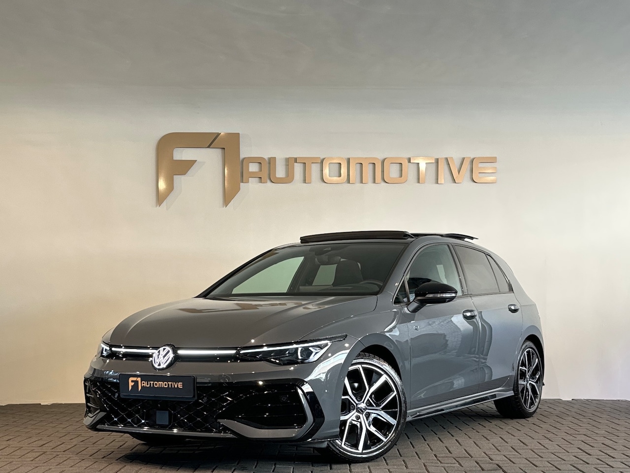 Volkswagen Golf - 1.5 eTSI Pano|HuD|Trekhaak|360 Camera|Keyless|ACC|Sfeer|Lane Assist - AutoWereld.nl