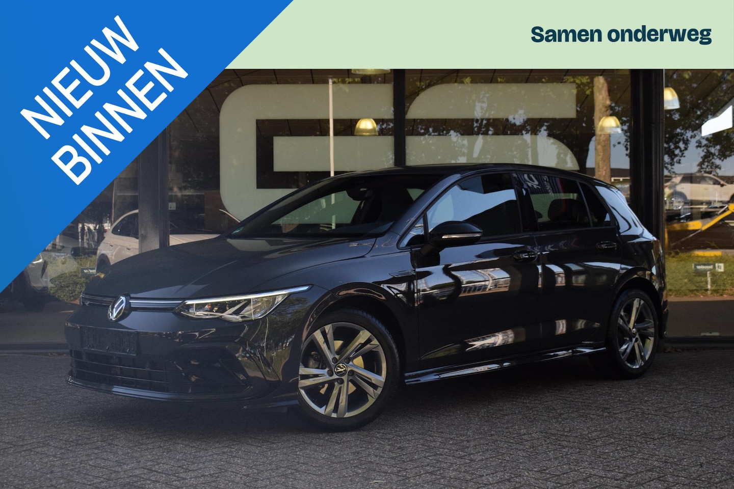 Volkswagen Golf - 1.5 eTSI R-Line DSG |NAVIGATIE|CARPLAY|ADAPTIVE|ST - AutoWereld.nl