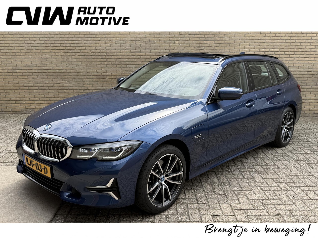 BMW 3-serie Touring - 320e Business Edition Plus | Panoramadak | Elektrisch Wegklapbare Trekhaak | Navigatie | S - AutoWereld.nl