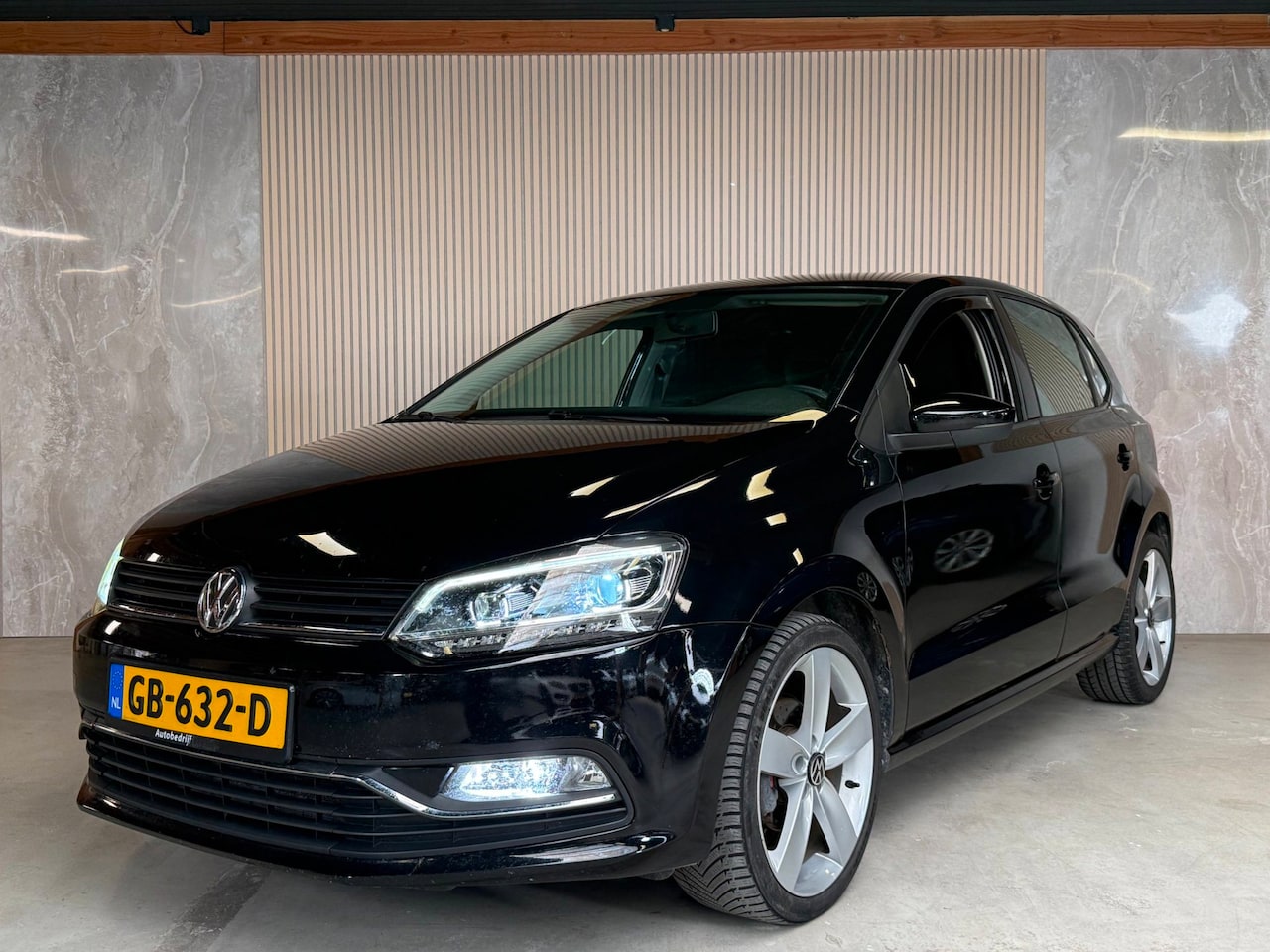Volkswagen Polo - 1.2 TSI Comfortline Facelift Weinig KM Xenon Led Airco Cruise Control - AutoWereld.nl