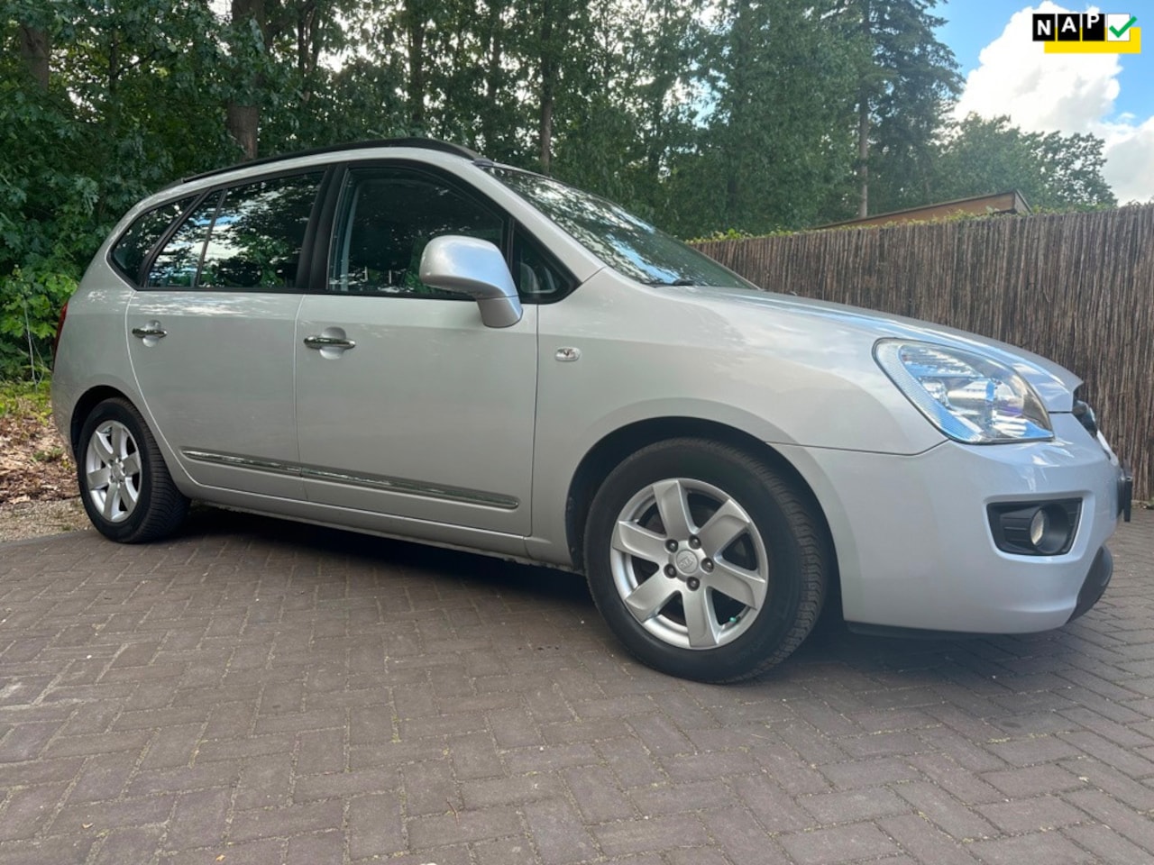 Kia Carens - 2.0 CVVT X-ecutive CLIMA/CRUISE/TREKH/DEALERONDH/NAP - AutoWereld.nl