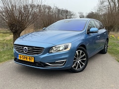 Volvo V60 - 2.4 D6 AWD Plug-In Hybrid Summum Automaat / Schuif-/Kanteldak / Camera / Navi / BLIS / Pre