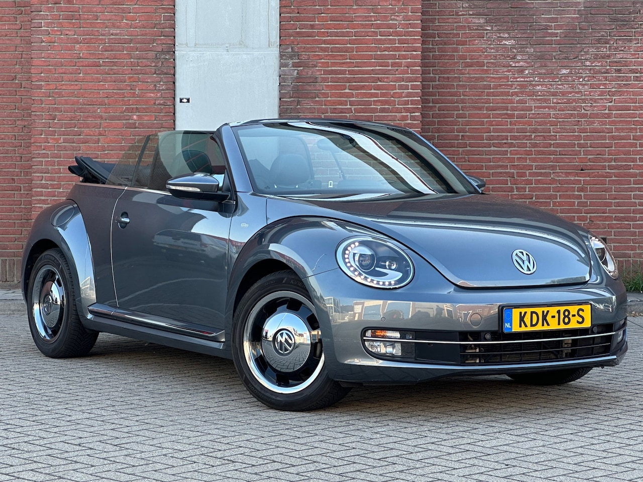 Volkswagen Beetle Cabriolet - 1.4 TSI Sport BlueMotion|AUTOMAAT|CLIMA|CRUISE|CAR-PLAY|GOED-ONDERHOUDEN - AutoWereld.nl