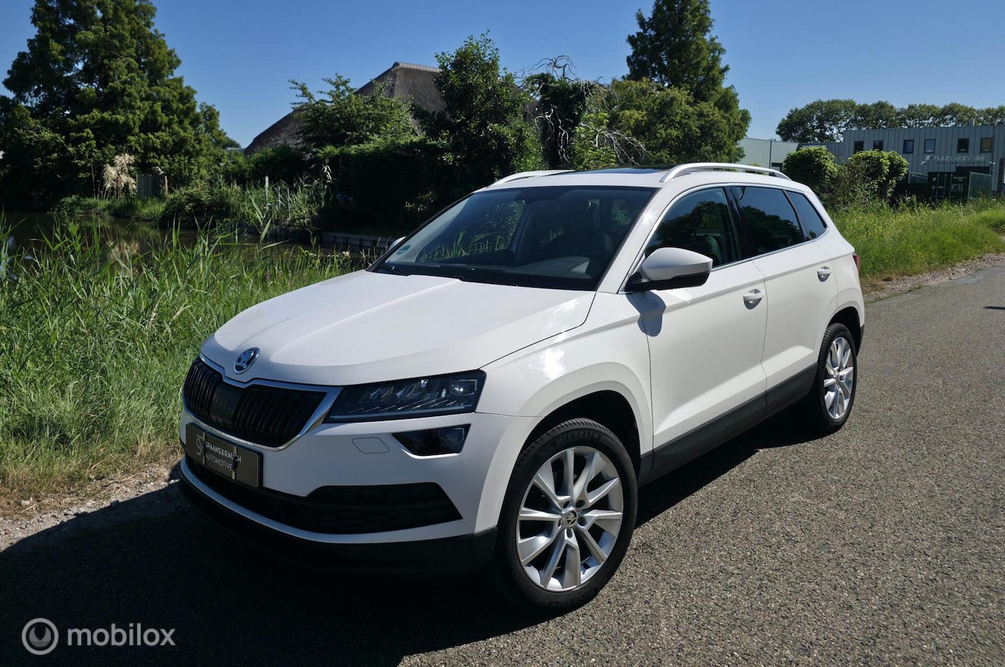 Skoda Karoq - 1.5 TSI ACT / Pano / El. Trekh. / Virtual / Luxe - AutoWereld.nl