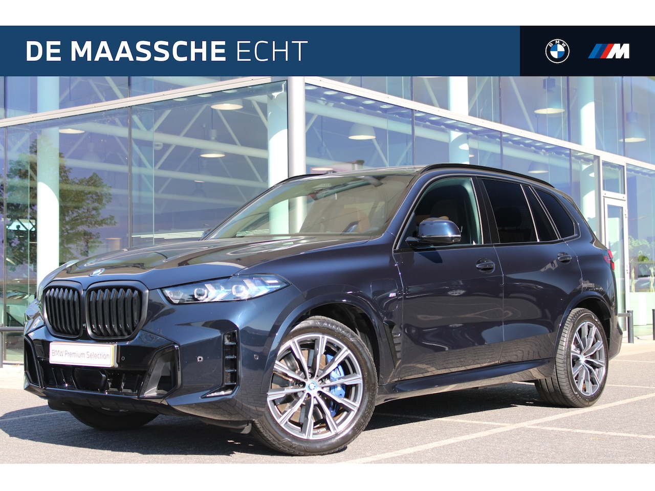 BMW X5 - xDrive50e M Sport Automaat / Panoramadak / Trekhaak / Comfortstoelen / Soft-Close / Parkin - AutoWereld.nl