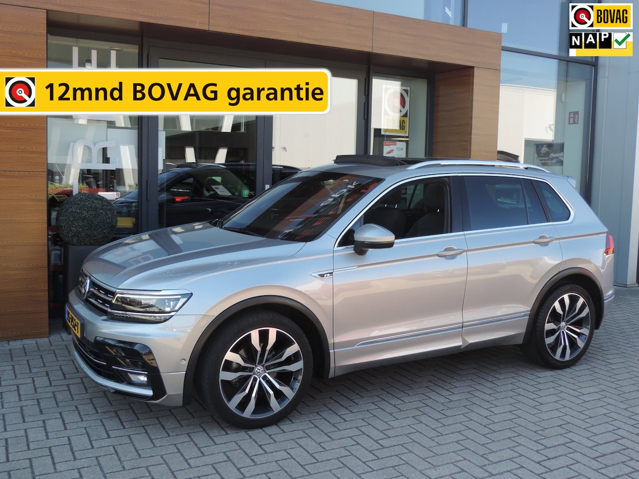 Volkswagen Tiguan - 1.5 TSI ACT Highline Business R AUTOMAAT | Wegkl.th | Panodak | Dodehoek | 20'' Allseason - AutoWereld.nl