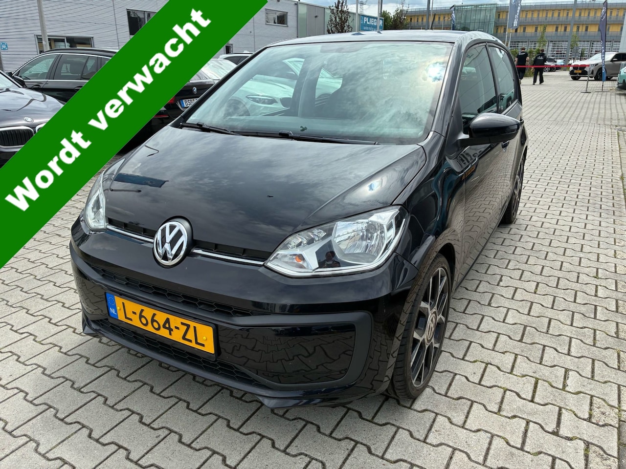 Volkswagen Up! - 1.0 BMT up! beats 5-drs Airco Sportief Bj 2017 Km 85.000 Nap 1e eigenaar - AutoWereld.nl