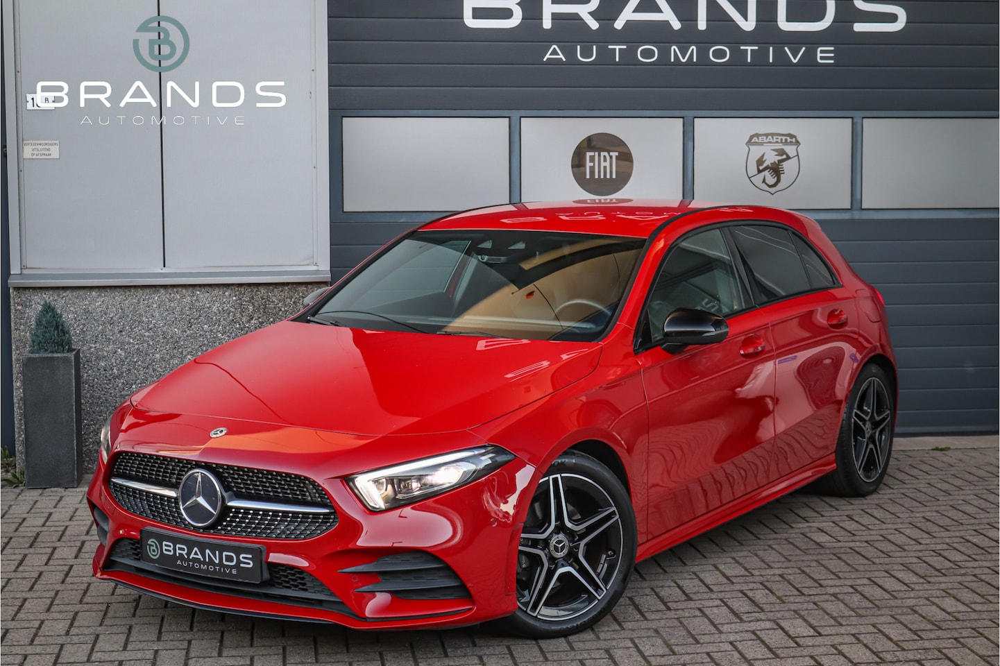 Mercedes-Benz A-klasse - 180 Business Solution AMG Navi Carplay LED adaptief Camera - AutoWereld.nl