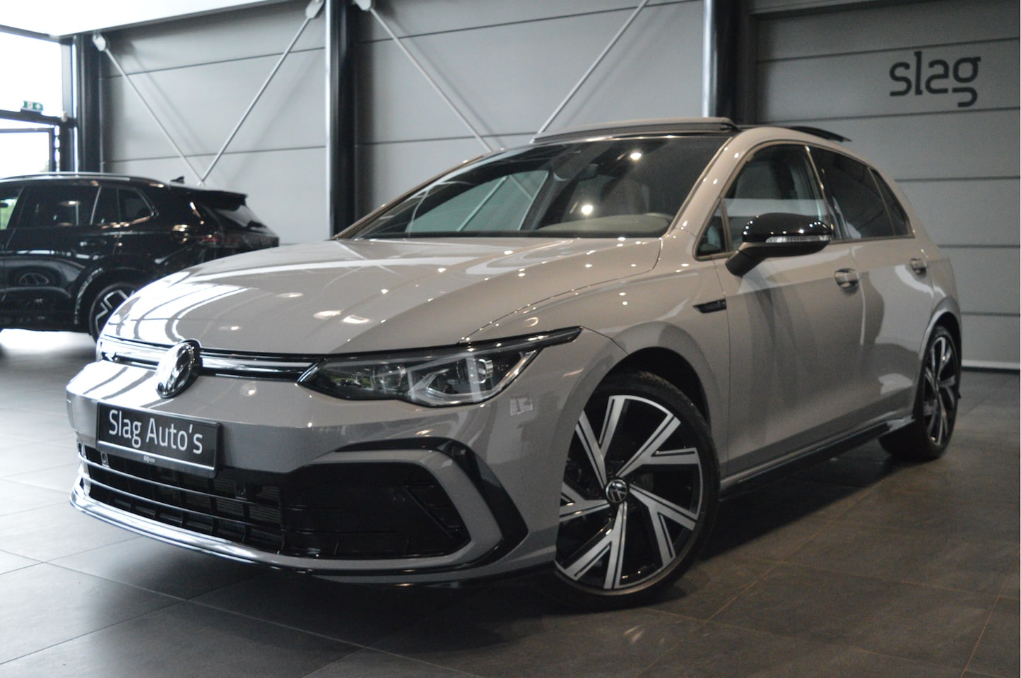 Volkswagen Golf - 1.5 eTSI 3X R-LINE navi pano camera 18 inch 150 pk !! - AutoWereld.nl