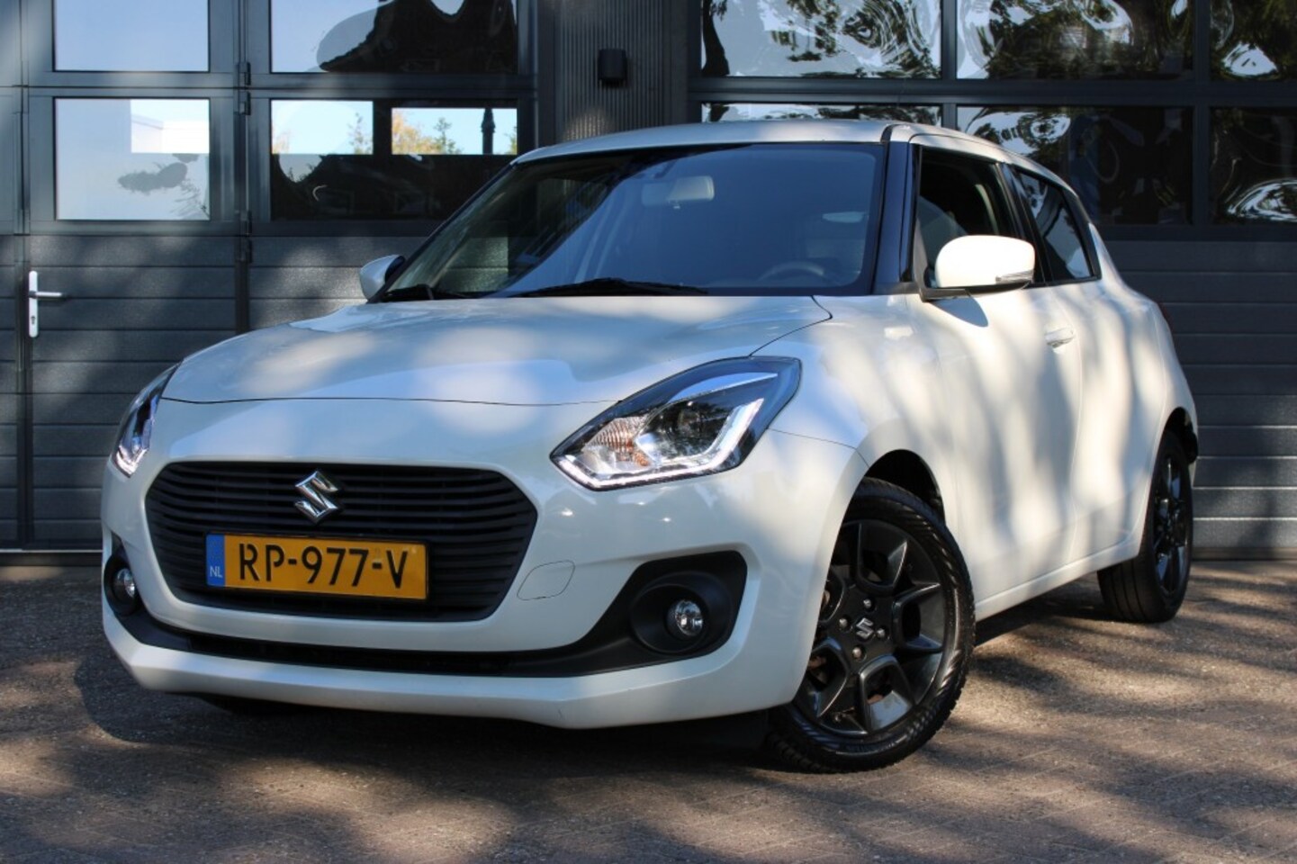 Suzuki Swift - 1.2 STIJL SMART HYBR **NL-Auto**    Camera / Apple Carplay / Android - AutoWereld.nl