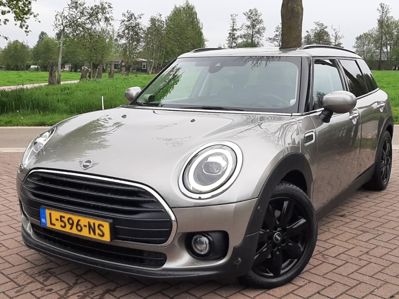 MINI Cooper - Clubman 1.5 136pk Lederen-bekleding Airco Cruise-control Navigatie Bluetooth - AutoWereld.nl