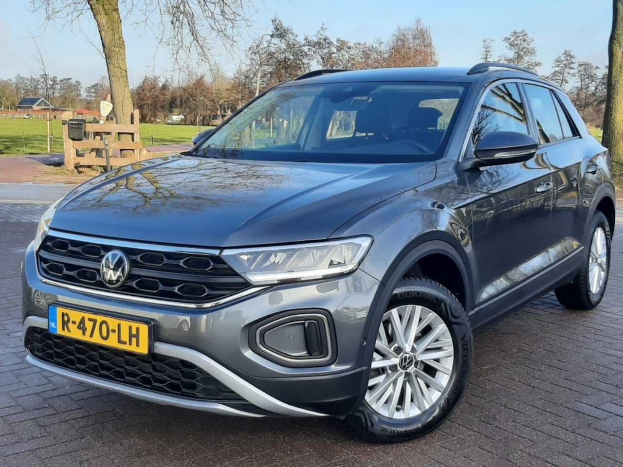 Volkswagen T-Roc - 1.5 TSi 150pk Airco - Adap. Cruise-control - Dig. dashboard- Bluetooth - Stuur- en Stoelve - AutoWereld.nl