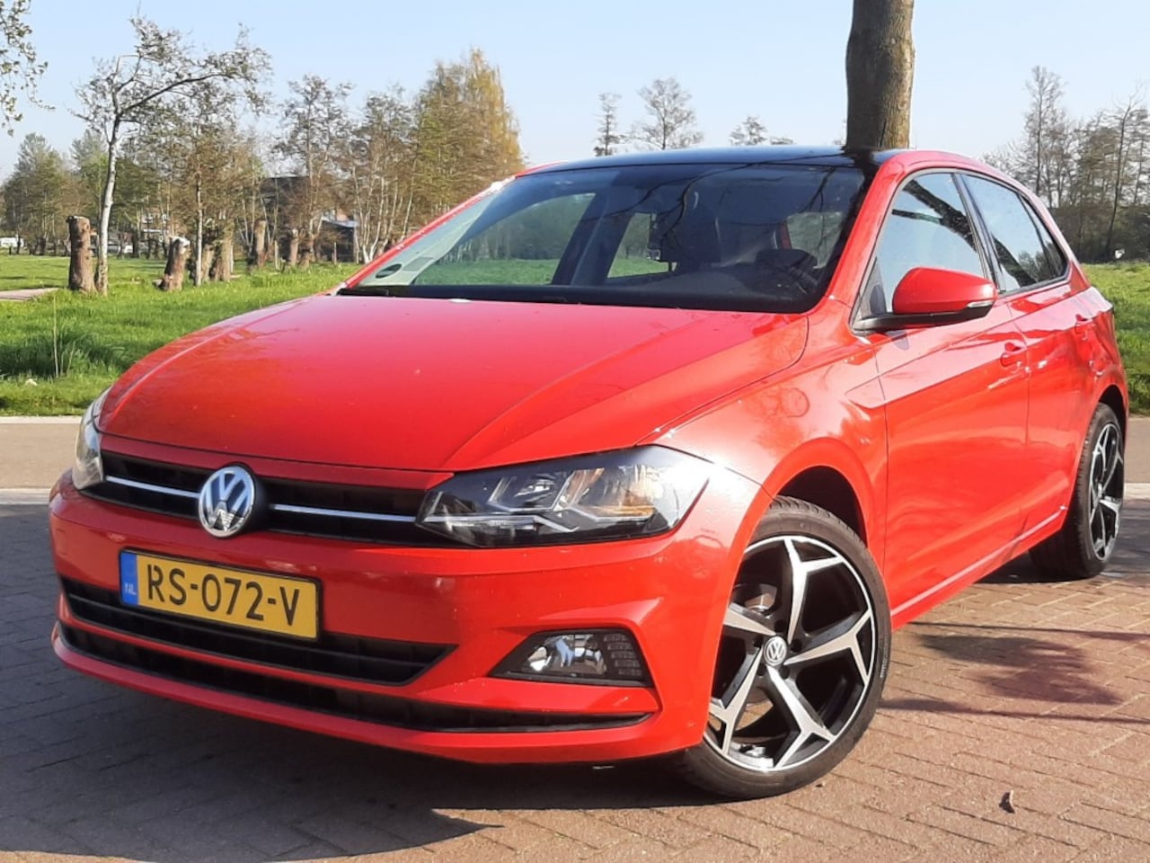 Volkswagen Polo - 1.0 TSi 95pk DSG Comfortline Adap.cruise-control Airco Navigatie Bluetooth App-connect - AutoWereld.nl