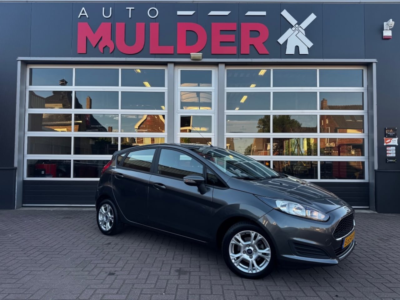 Ford Fiesta - 1.0 ECOB. ST LINE / AIRCO / STOELVERW. / VOORRUITVERW. / LM / RIJKLAAR! - AutoWereld.nl