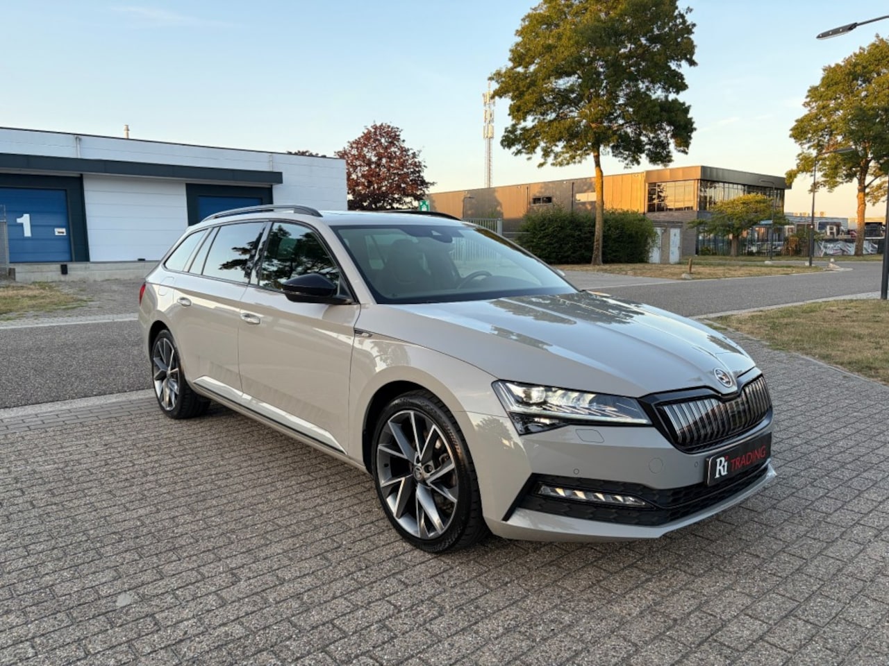 Skoda Superb Combi - Combi 1.4 TSI iV Sportline Pano Virtual Memory - AutoWereld.nl