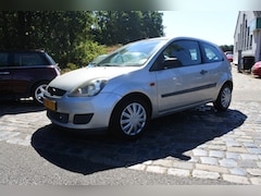 Ford Fiesta - 1.3-8V Ambiente nw apk 11-8-2027 airco goed rijdend 252 dkm