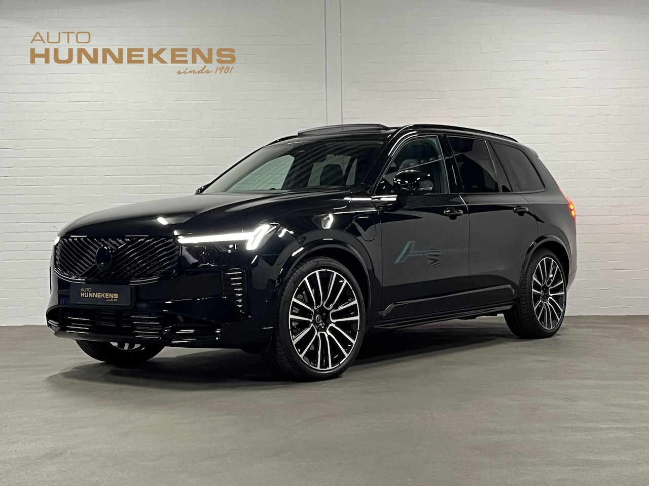 Volvo XC90 - 2.0 T8 Plug-in hybrid AWD Ultra Black Edition Luchtvering | Trekhaak | Open dak | Bowers & - AutoWereld.nl