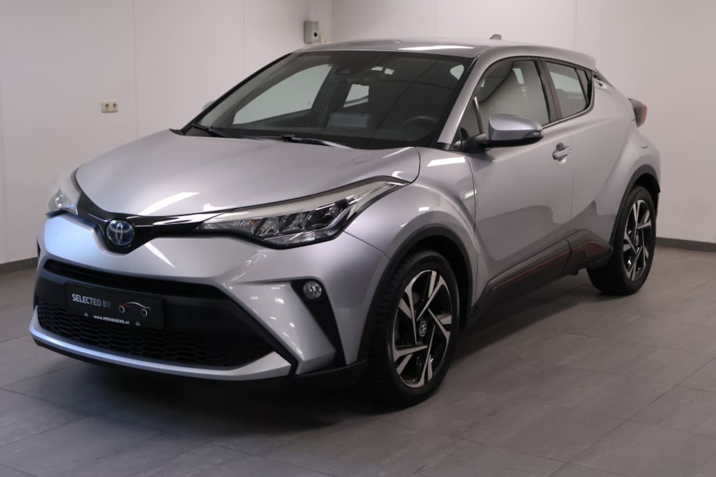 Toyota C-HR - 2.0 Hybrid Dynamic | All-season banden | Origineel NL - AutoWereld.nl
