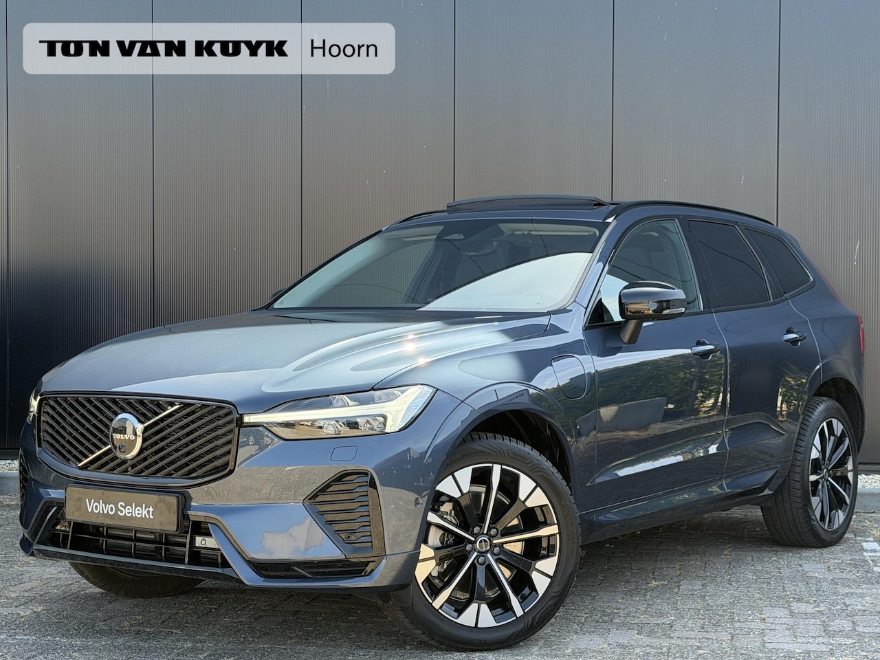 Volvo XC60 - 2.0 T6 Plug-in hybrid AWD Ultra Dark Luchtvering / Harman & Kardon / 360 camera / Schuif k - AutoWereld.nl