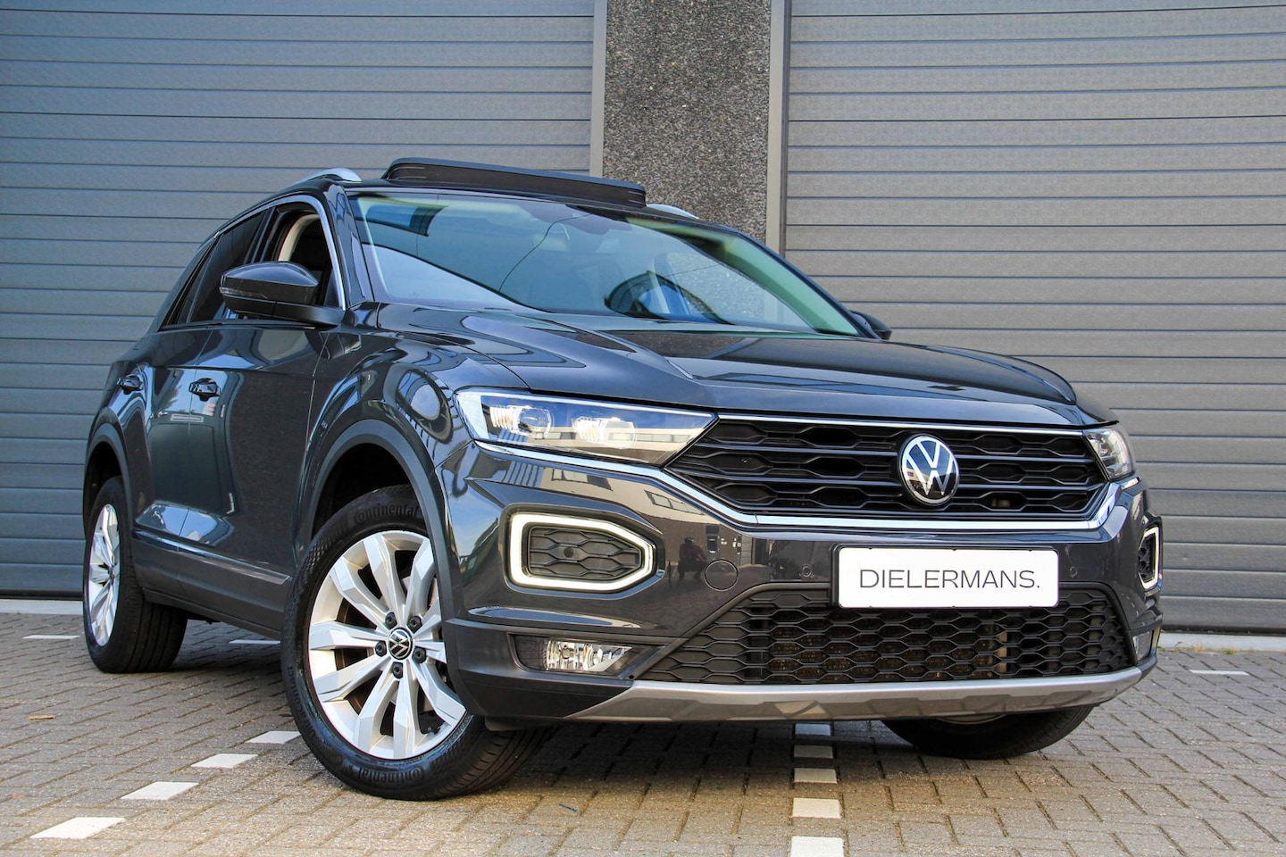 Volkswagen T-Roc - 1.5 TSI Sport | Panoramadak | Digitaal Display | Leder | Vol in de opties | NL auto | NAP - AutoWereld.nl