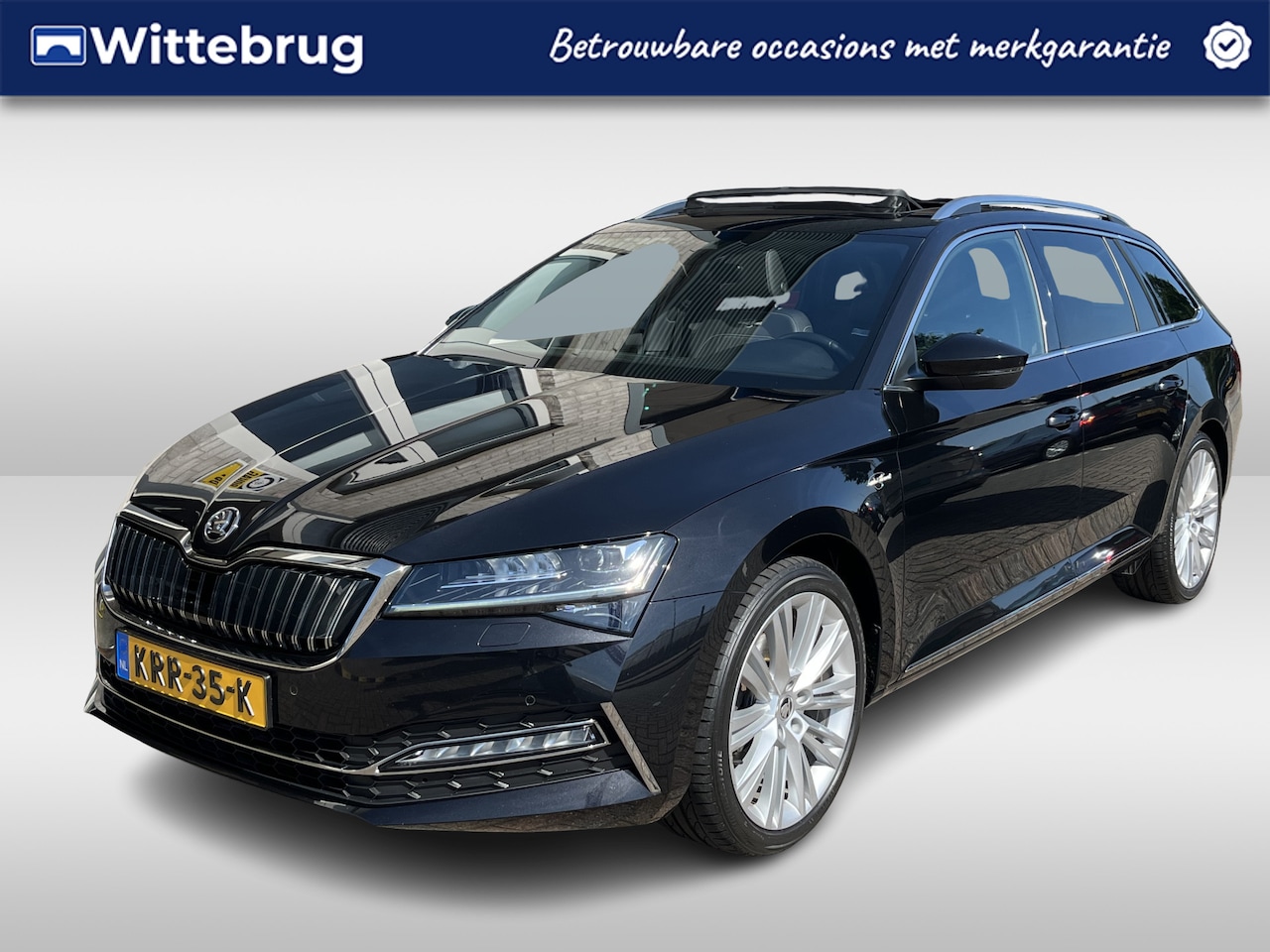 Skoda Superb Combi - 1.4 TSI iV Laurin & Klement / AUTOMAAT/ PANO/ TREKHAAK/ LEER/ STANDKACHEL/ DCC/ ACC/ PARK. - AutoWereld.nl
