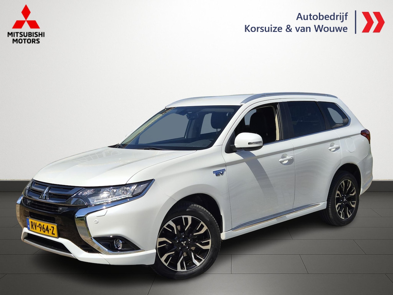 Mitsubishi Outlander - 2.0 PHEV Premium Apple Carplay & Android auto | Stuurverwarming | Blind Spot - AutoWereld.nl