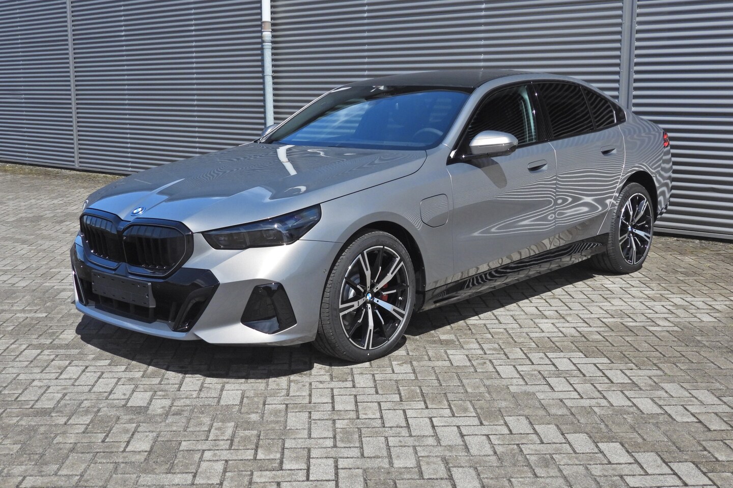 BMW 5-serie - 530e M Sport Automaat / Panoramadak / Trekhaak / Bowers & Wilkins / Comfort Access / Parki - AutoWereld.nl