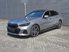 BMW 5-serie - 530e M Sport Automaat / Panoramadak / Trekhaak / Bowers & Wilkins / Comfort Access / Parki